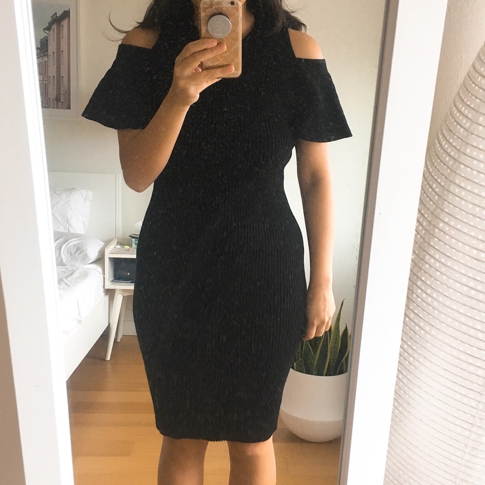 🌟SALE🌟Club Mon cold shoulder sweater dress sz M